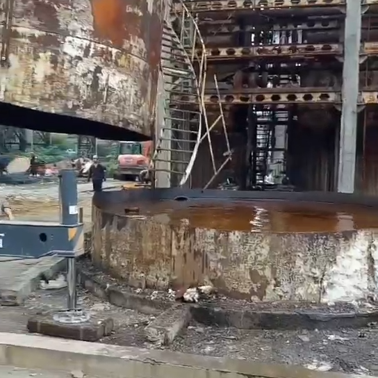 杜絕明火隱患，鋼廠罐體水切割拆除